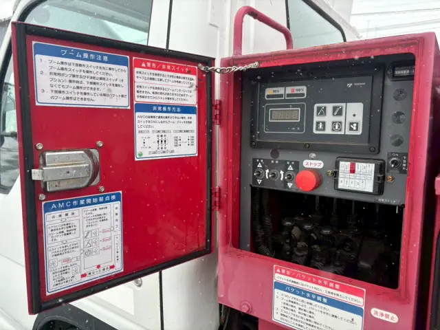 いすゞ エルフ PB-NKR81AN(2WD)の写真20