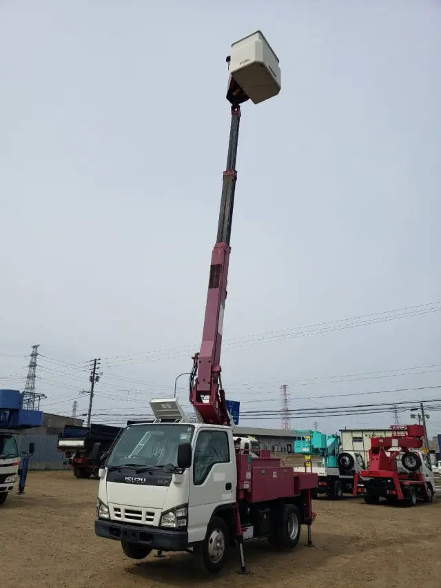 いすゞ エルフ PB-NKR81AN(2WD)の写真20