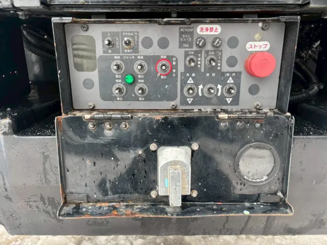 いすゞ エルフ PB-NKR81AN(2WD)の写真22