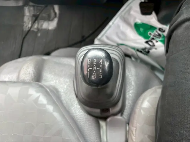 いすゞ エルフ PB-NKR81AN(2WD)の写真25