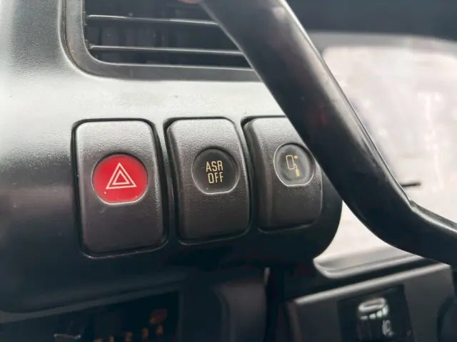 いすゞ エルフ PB-NKR81AN(2WD)の写真27