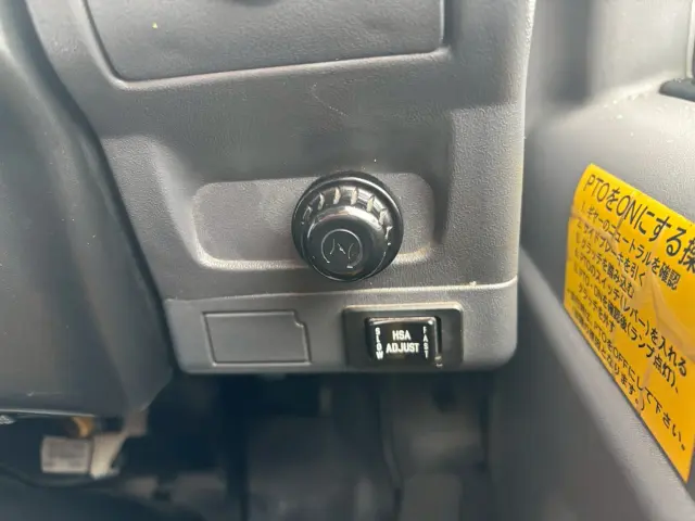 いすゞ エルフ PB-NKR81AN(2WD)の写真28