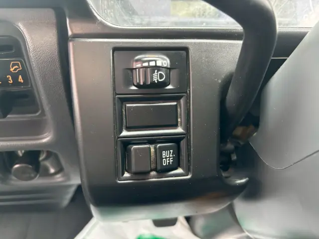 いすゞ エルフ PB-NKR81AN(2WD)の写真29