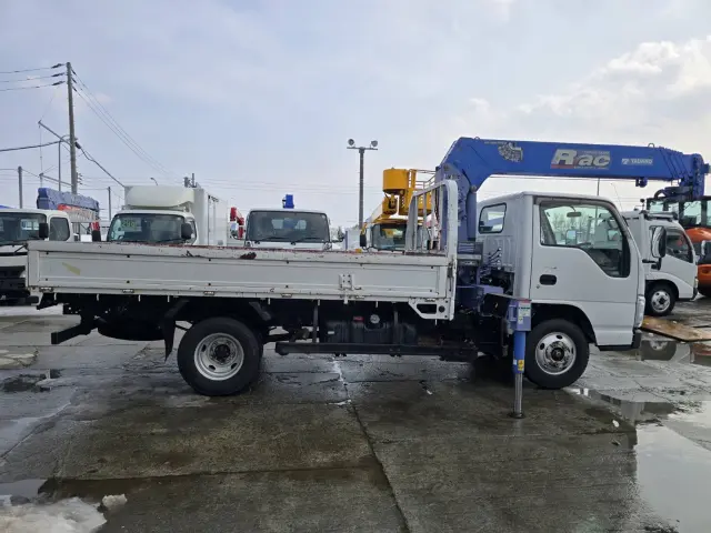 いすゞ エルフ BKG-NKR85AR(2WD)の写真5