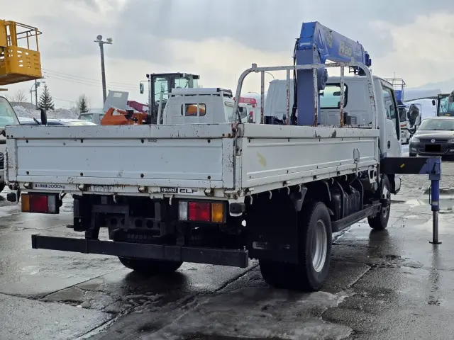 いすゞ エルフ BKG-NKR85AR(2WD)の写真9