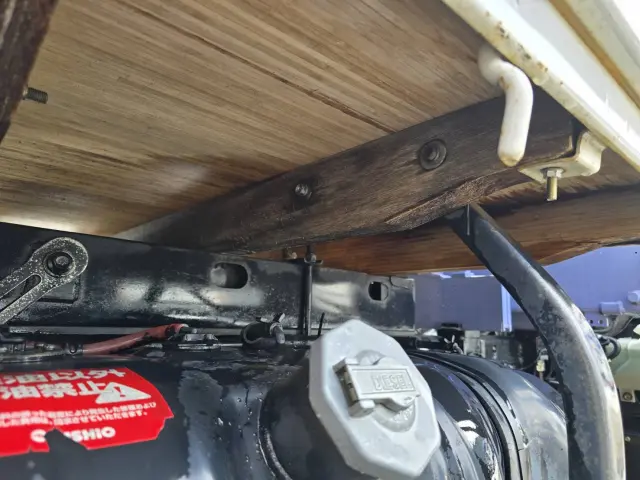 いすゞ エルフ BKG-NKR85AR(2WD)の写真10