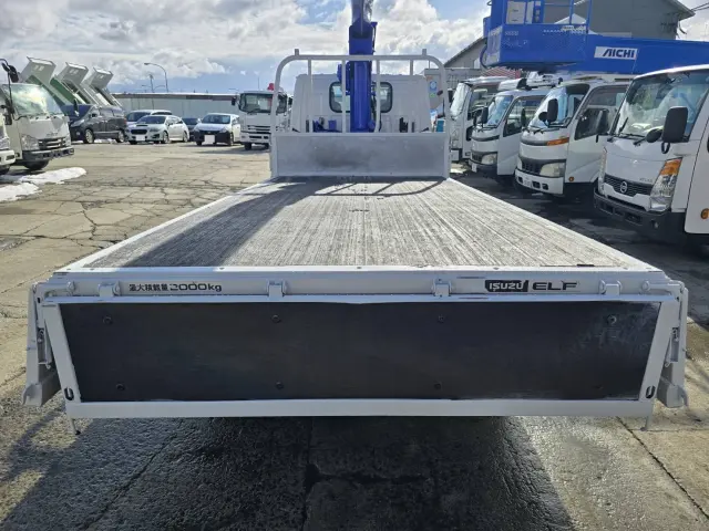 いすゞ エルフ BKG-NKR85AR(2WD)の写真10
