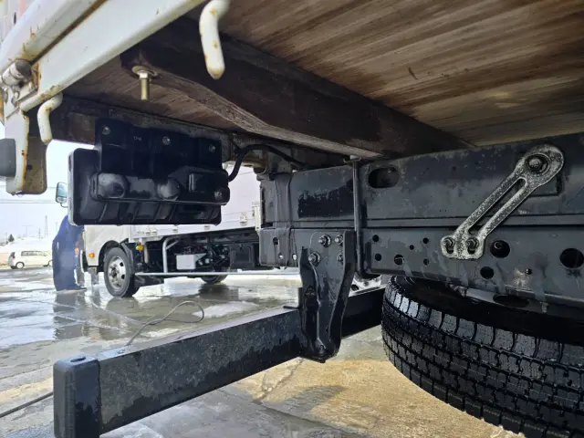 いすゞ エルフ BKG-NKR85AR(2WD)の写真12