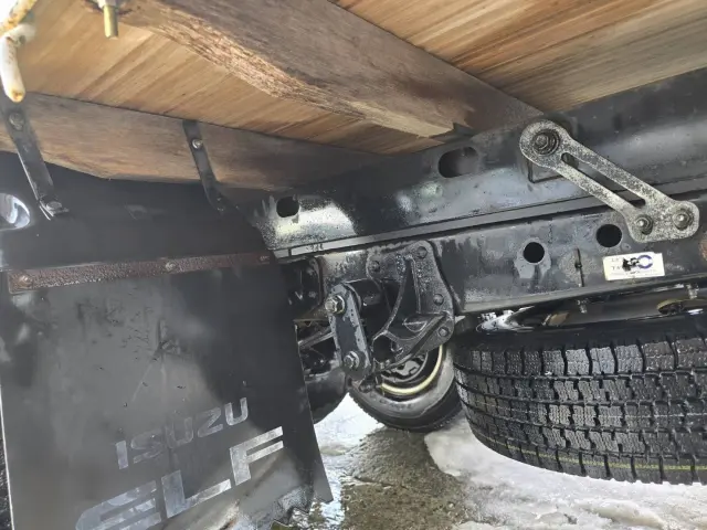 いすゞ エルフ BKG-NKR85AR(2WD)の写真15
