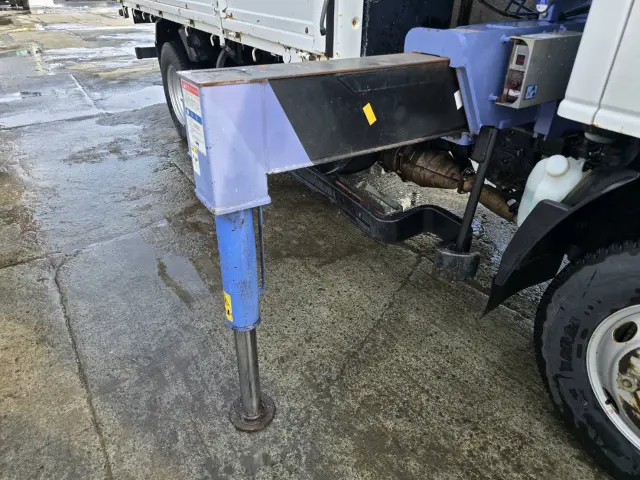 いすゞ エルフ BKG-NKR85AR(2WD)の写真21