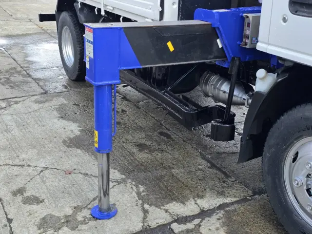 いすゞ エルフ BKG-NKR85AR(2WD)の写真21