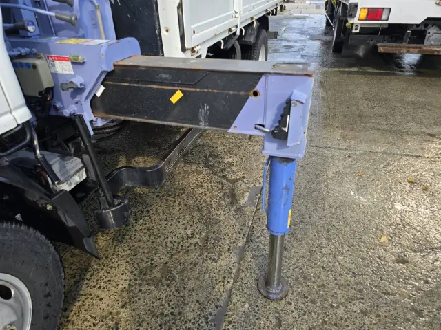 いすゞ エルフ BKG-NKR85AR(2WD)の写真22