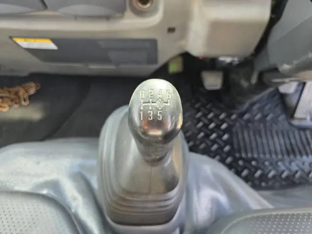 いすゞ エルフ BKG-NKR85AR(2WD)の写真26