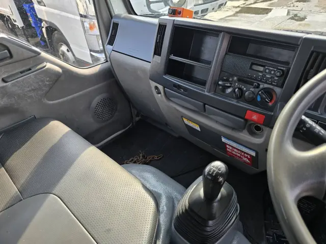 いすゞ エルフ BKG-NKR85AR(2WD)の写真33