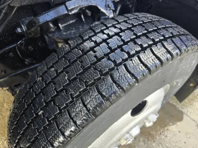 いすゞ エルフ BKG-NKR85AR(2WD)の写真34