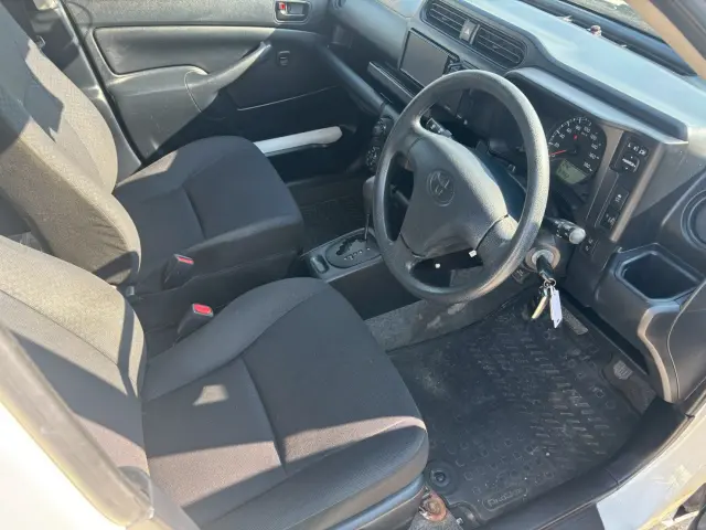 トヨタ プロボックスバン DBE-NCP165V(4WD)の写真15