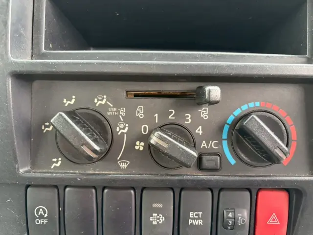 日野 デュトロ TKG-XZU710Mの写真27