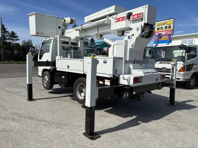 いすゞ エルフ PB-NKR81N(2WD)の写真7