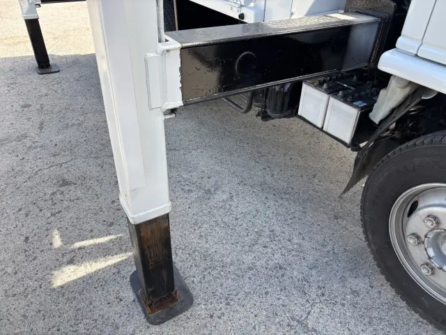 いすゞ エルフ PB-NKR81N(2WD)の写真10