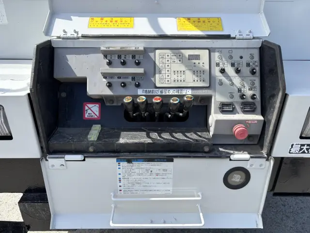 いすゞ エルフ PB-NKR81N(2WD)の写真13
