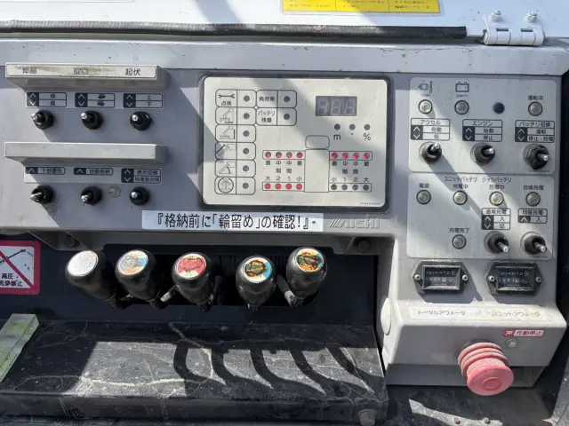 いすゞ エルフ PB-NKR81N(2WD)の写真14