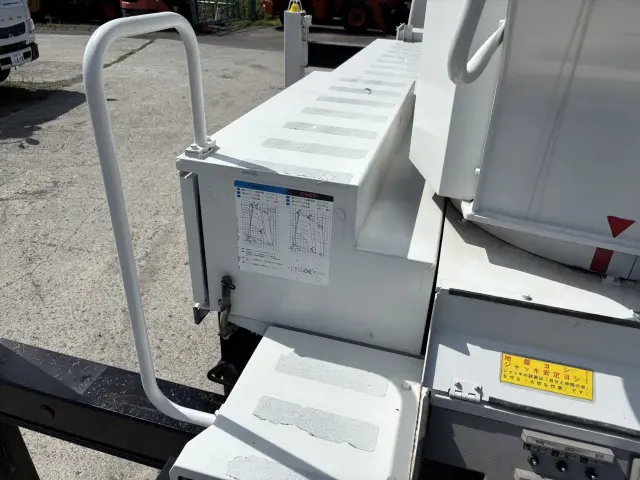 いすゞ エルフ PB-NKR81N(2WD)の写真16