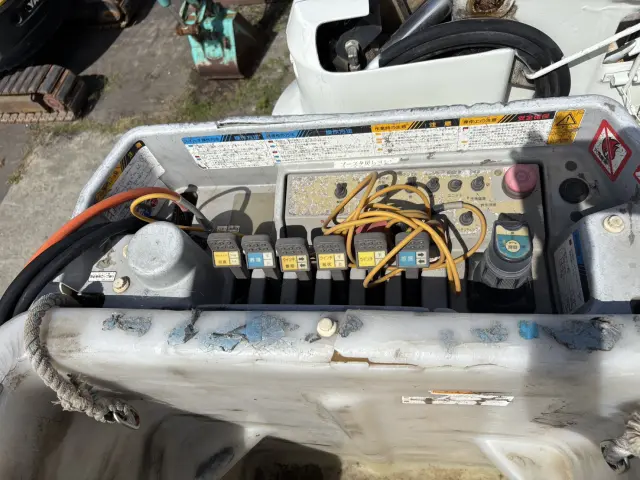 いすゞ エルフ PB-NKR81N(2WD)の写真22