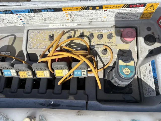 いすゞ エルフ PB-NKR81N(2WD)の写真23