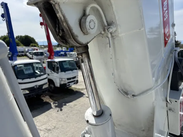 いすゞ エルフ PB-NKR81N(2WD)の写真24