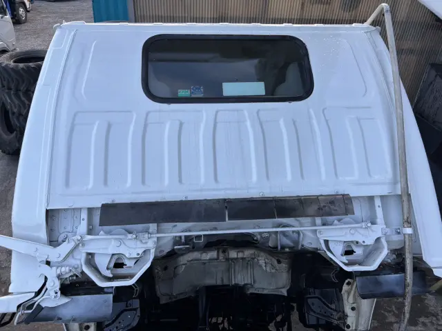 いすゞ エルフ PB-NKR81N(2WD)の写真34