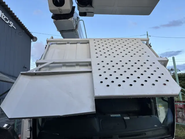 いすゞ エルフ PB-NKR81N(2WD)の写真35