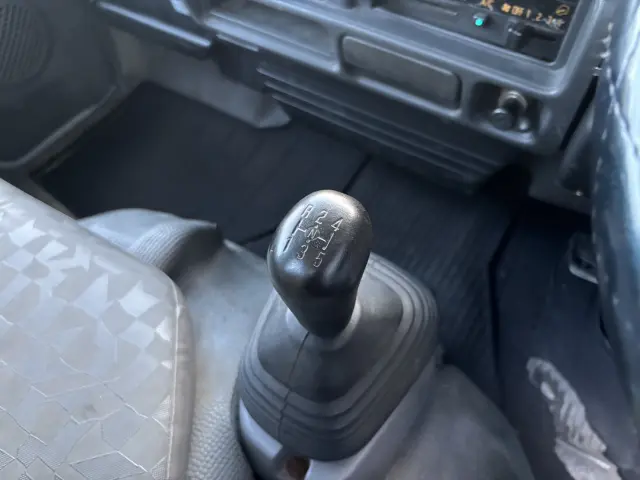いすゞ エルフ PB-NKR81N(2WD)の写真42