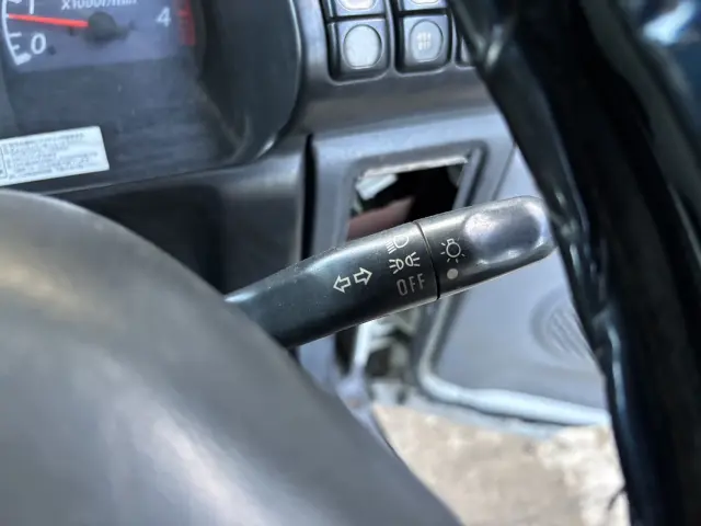 いすゞ エルフ PB-NKR81N(2WD)の写真44