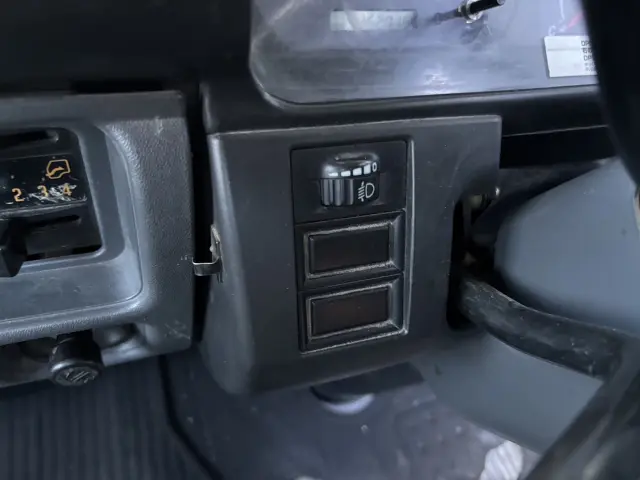いすゞ エルフ PB-NKR81N(2WD)の写真45