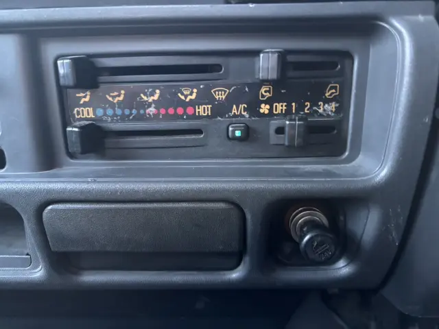 いすゞ エルフ PB-NKR81N(2WD)の写真47