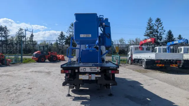 日野 デュトロ BDG-XZU368M(4WD)の写真6