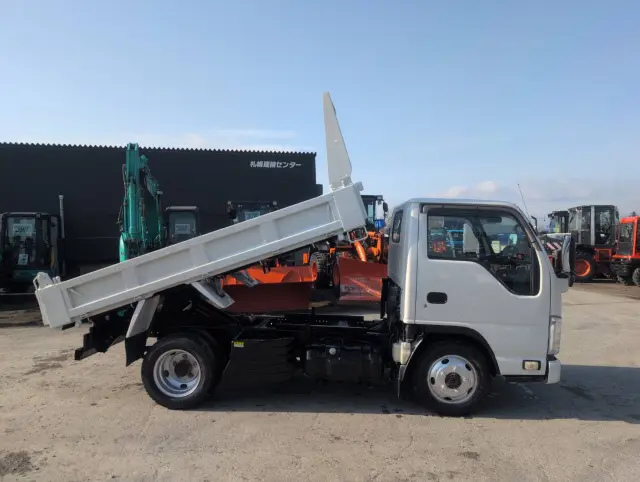 いすゞ エルフ TKG-NJS85AN(4WD)の写真4