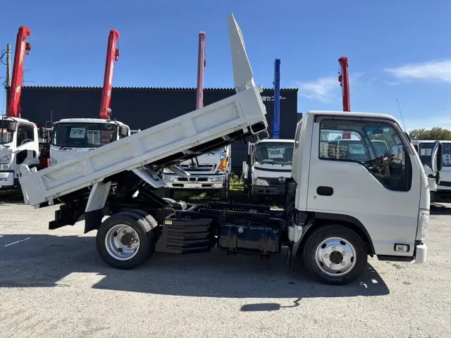 いすゞ エルフ TKG-NJS85AN(4WD)の写真4