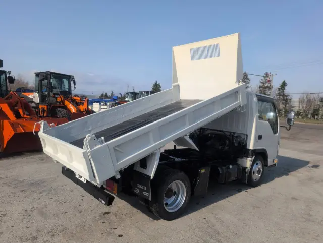 いすゞ エルフ TKG-NJS85AN(4WD)の写真5