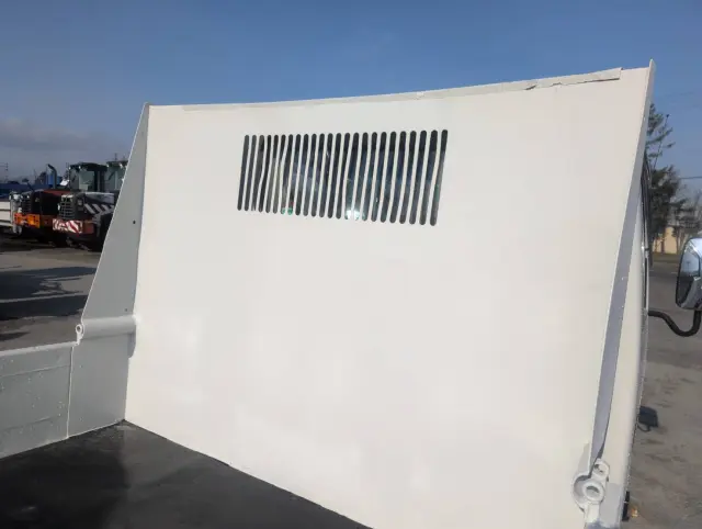 いすゞ エルフ TKG-NJS85AN(4WD)の写真12