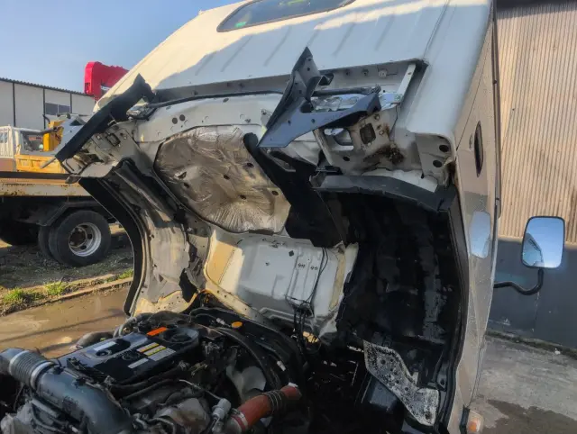 いすゞ エルフ TKG-NJS85AN(4WD)の写真18