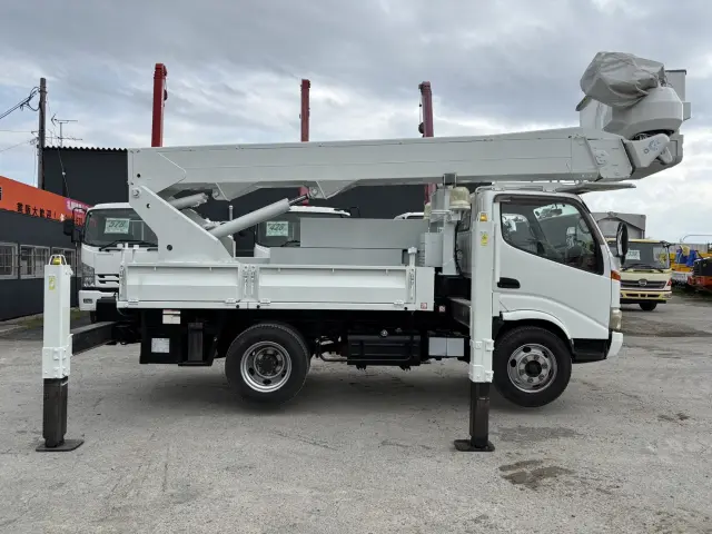 日野 デュトロ BDG-XZU354E(2WD)の写真4