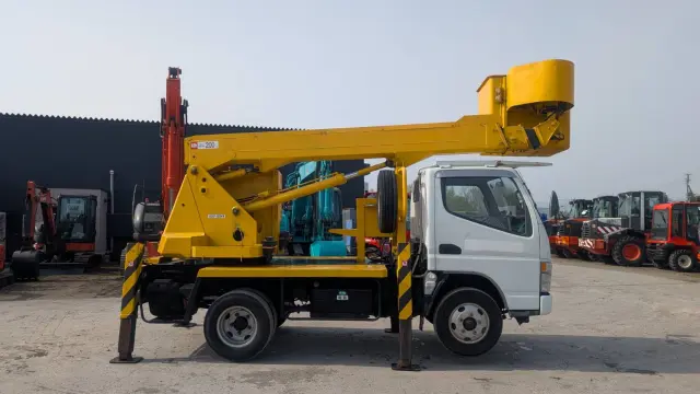 三菱 キャンター PA-FE73DB(2WD)の写真4