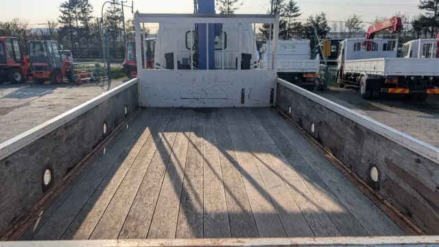 日野 デュトロ SKG-XZU650M(2WD)の写真9