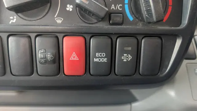 日野 デュトロ SKG-XZU650M(2WD)の写真46