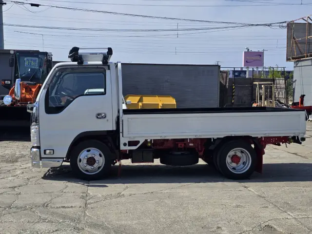 いすゞ エルフ TRG-NHS85A(4WD)の写真5