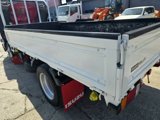 いすゞ エルフ TRG-NHS85A(4WD)の写真9