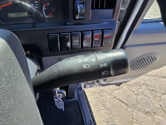 いすゞ エルフ TRG-NHS85A(4WD)の写真32