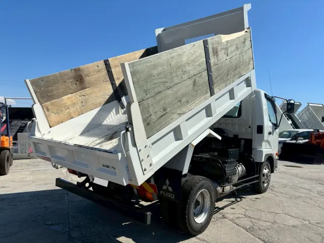 三菱 ファイター 2KG-FK72F(2WD)の写真9