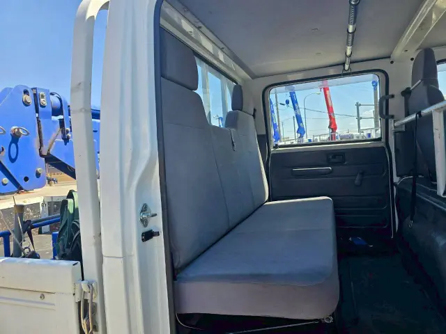 いすゞ エルフ TRG-NHR85A(2WD)の写真40
